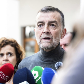 El coordinador federal de IU y candidato de Por Andalucía a la Presidencia de la Junta, Antonio Maíllo, y Esperanza Gómez Joaquín Corchero - Europa Press El coordinador federal de IU y candidato de Por Andalucía a la Presidencia de la Junta, Antonio Maíllo, y Esperanza Gómez Joaquín Corchero - Europa Press