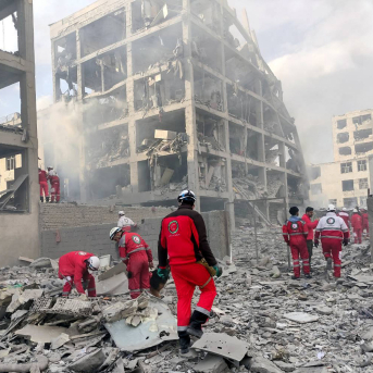 Los expertos discrepan sobre la duración del conflicto en Irán, pero prevén que el precio del crudo descienda. -/ZUMA Press Wire/dpa Los expertos discrepan sobre la duración del conflicto en Irán, pero prevén que el precio del crudo descienda. -/ZUMA Press Wire/dpa