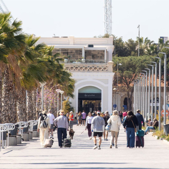 Turistas pasean por el centro de la ciudad, a 26 de marzo de 2026, en Alicante, Comunidad Valenciana (España). Joaquín Reina - Europa Press Turistas pasean por el centro de la ciudad, a 26 de marzo de 2026, en Alicante, Comunidad Valenciana (España). Joaquín Reina - Europa Press
