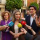 La vicesecretaria general del PSOE-A, María Márquez, este miércoles en Huelva junto a otros socialistas onubenses. PSOE HUELVA
