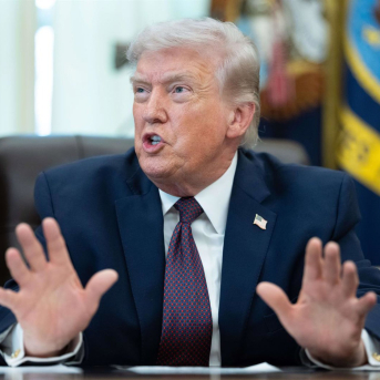 El presidente de EEUU, Donald Trump, en declaraciones desde el Despacho Oval.  Europa Press/Contacto/Aaron Schwartz - Pool via CN