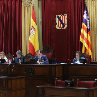 La Mesa del Parlament reactiva el trámite para que PP y Vox puedan recuperar sus enmiendas a la ley de proyectos estratégicos