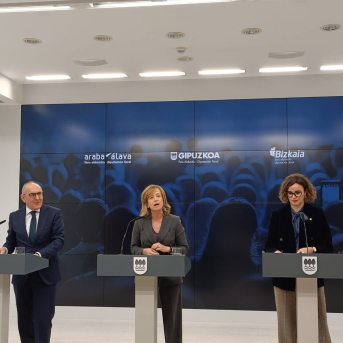 Comparecencia en San Sebastián de las diputadas generales de Gipuzkoa y  Bizkaia ,  Eider Mendoza y Elixabete Etxanobe y del diputado general de Álava, Ramiro González. EUROPA PRESS