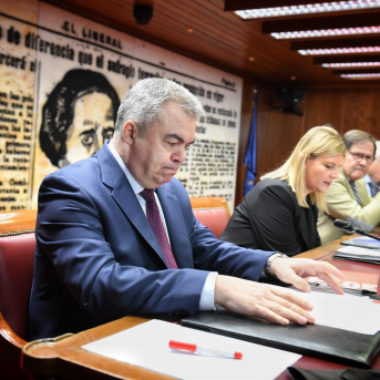 El diputado del PSOE, Santos Cerdán (1i), comparece durante la Comisión de Investigación sobre los contratos públicos realizados durante la pandemia de covid-19, en el Senado, a 30 de abril de 2024, en Madrid (España). Fernando Sánchez - Europa Press El diputado del PSOE, Santos Cerdán (1i), comparece durante la Comisión de Investigación sobre los contratos públicos realizados durante la pandemia de covid-19, en el Senado, a 30 de abril de 2024, en Madrid (España). Fernando Sánchez - Europa Press