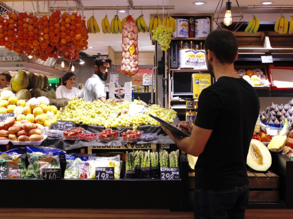 Etiquetar los productos alimenticios por códigos de color es más efectivo que ubicar tablas nutricionales en el envase CVCV
