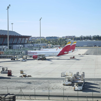 Aviones en la Terminal T4 del Aeropuerto Adolfo Suárez Madrid-Barajas, a 30 de marzo de 2026, en Madrid (España). Jesús Hellín - Europa Press Aviones en la Terminal T4 del Aeropuerto Adolfo Suárez Madrid-Barajas, a 30 de marzo de 2026, en Madrid (España). Jesús Hellín - Europa Press