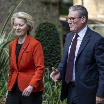 La presidenta de la Comisión Europea, Ursula von der Leyen, y el primer ministro británico, Keir Starmer, durante una visita a Londres en abril de 2025. Europa Press/Contacto/Stephen Chung La presidenta de la Comisión Europea, Ursula von der Leyen, y el primer ministro británico, Keir Starmer, durante una visita a Londres en abril de 2025. Europa Press/Contacto/Stephen Chung