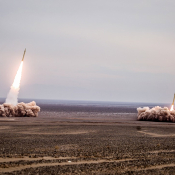 Imagen de archivo de misiles lanzados por la Guardia Revolucionaria de Irán durante un ejercicio militar. -/IRGC via Sepahnews via ZUMA Pr / DPA