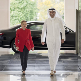 La primera ministra de Italia, Giorgia Meloni, y el emir de Qatar, Tamim bin Hamad Al Thani. EMIRATO DE QATAR La primera ministra de Italia, Giorgia Meloni, y el emir de Qatar, Tamim bin Hamad Al Thani. EMIRATO DE QATAR