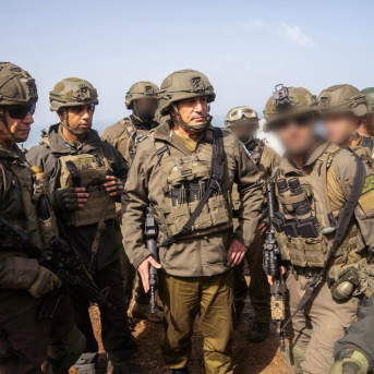 El jefe del Estado Mayor de las Fuerzas Armadas israelíes, Eyal Zamir, y otros militares israelíes en el sur de Líbano FDI El jefe del Estado Mayor de las Fuerzas Armadas israelíes, Eyal Zamir, y otros militares israelíes en el sur de Líbano FDI