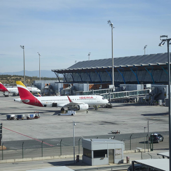 Aviones en la Terminal T4 del Aeropuerto Adolfo Suárez Madrid-Barajas, a 30 de marzo de 2026, en Madrid (España). Jesús Hellín - Europa Press Aviones en la Terminal T4 del Aeropuerto Adolfo Suárez Madrid-Barajas, a 30 de marzo de 2026, en Madrid (España). Jesús Hellín - Europa Press