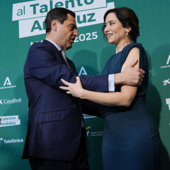La presidenta de la Comunidad de Madrid, Isabel Díaz Ayuso, y el presidente de la Junta de Andalucía, Juanma Moreno COMUNIDAD DE MADRID La presidenta de la Comunidad de Madrid, Isabel Díaz Ayuso, y el presidente de la Junta de Andalucía, Juanma Moreno COMUNIDAD DE MADRID