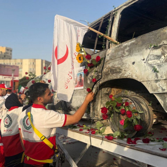 Una ambulancia de la Media Luna Roja Iraní, que resultó dañada durante un ataque israelí durante la guerra de 2025. Europa Press/Contacto/Ircs