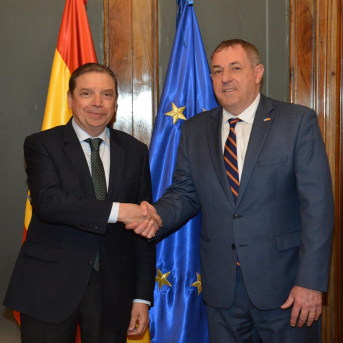 Planas trata con el embajador de Uruguay la cooperación agroalimentaria y pesquera