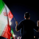 Un hombra ondea la bandera de Irán en una manifestación en favor del régimen Europa Press/Contacto/Iranian Supreme Leader'S Off