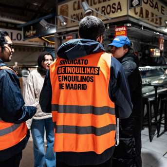 Dos miembros del Sindicato de Inquilinas e Inquilinos de Madrid Diego Radamés - Europa Press Dos miembros del Sindicato de Inquilinas e Inquilinos de Madrid Diego Radamés - Europa Press