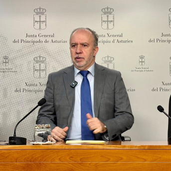 El diputado de Vox en la Junta General Gonzalo Centeno durante una rueda de prensa en la Junta General. EUROPA PRESS El diputado de Vox en la Junta General Gonzalo Centeno durante una rueda de prensa en la Junta General. EUROPA PRESS