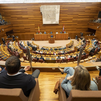 Sin pactos ni nuevas reuniones, la constitución de las Cortes se complica a una semana Sin pactos ni nuevas reuniones, la constitución de las Cortes se complica a una semana