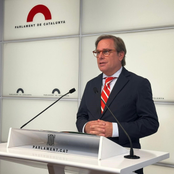 Vox propone grúas, deportaciones y ventajas fiscales para facilitar el acceso a la vivienda Vox propone grúas, deportaciones y ventajas fiscales para facilitar el acceso a la vivienda