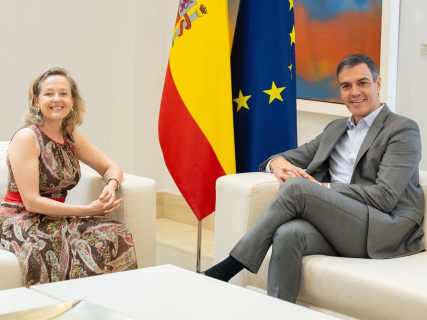 El  presidente del Gobierno, Pedro Sánchez, se reúne con la presidenta del Banco Europeo de Inversiones, Nadia Calviño, en el Palacio de la Moncloa, a 29 de julio de 2024, en Madrid (España). Eduardo Parra - Europa Press