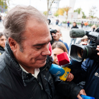 Javier Pérez Dolset a su llegada a los juzgados de Plaza de Castilla para declarar por el caso ‘Leire Díez’, a 17 de noviembre de 2025, en Madrid (España).  Matias Chiofalo - Europa Press