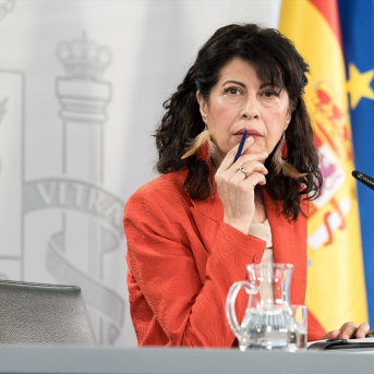 La ministra de Igualdad, Ana Redondo, durante una rueda de prensa tras el Consejo de Ministros, en el Palacio de La Moncloa, a 7 de abril de 2026, en Madrid (Diego Ramadés)