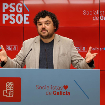 Julio Torrado toma posesión como diputado socialista al inicio del debate sobre el estado de la autonomía Julio Torrado toma posesión como diputado socialista al inicio del debate sobre el estado de la autonomía