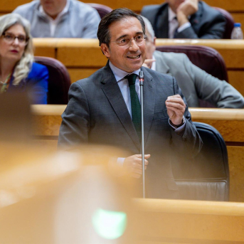 12 March 2026, Chile, Santiago: Venezuelan Nobel Peace Prize winner Maria Corina Machado greets people during her visit to Santiago. Photo: Cristobal Basaure Araya/SOPA Images via ZUMA Press Wire/dpa Cristobal Basaure Araya/SOPA Ima / DPA