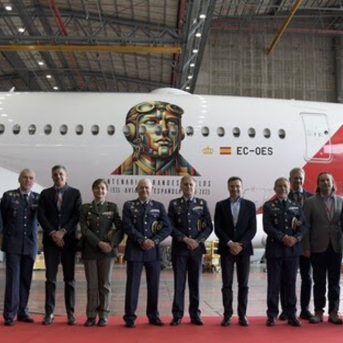 Iberia vinila uno de sus aviones para conmemorar el Centenario de los Grandes Vuelos de la Aviación Española. IBERIA Iberia vinila uno de sus aviones para conmemorar el Centenario de los Grandes Vuelos de la Aviación Española. IBERIA