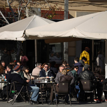 Varias personas en unas terrazas en Madrid  Alejandro Martínez Vélez - Europa Press
