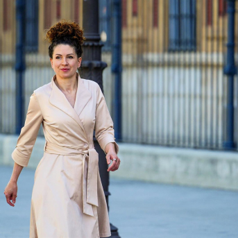 Kata Tütto ve el Premio Carlos V como un impulso a la responsabilidad de los líderes europeos para sostener una UE fuerte