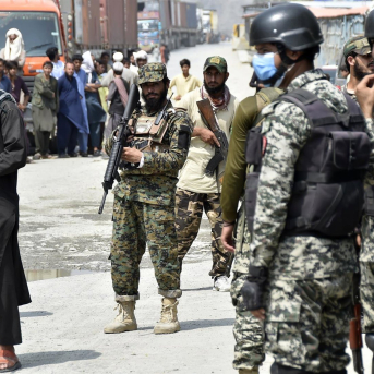 Militares afganos y paquistaníes en la Línea Durand, en la frontera entre Afganistán y Pakistán SAEED AHMAD / XINHUA NEWS / CONTACTOPHOTO