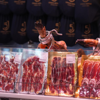 Consorcio del Jamón Serrano e ICEX sellan el plan sectorial 2026 enfocado en Países Bajos y Australia