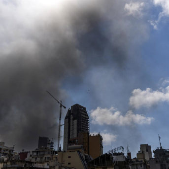 Columnas de humo sobre Beirut tras la mayor oleada de ataques israelíes contra Líbano desde el inicio de su campaña militar Europa Press/Contacto/Daniel Carde