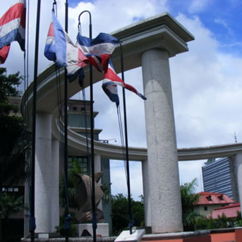 Banderas de Costa Rica en San José. Imagen de archivo TSE COSTA RICA