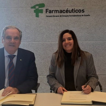 Imagen de la firma del acuerdo de colaboración. CONSEJO GENERAL DE COLEGIOS FARMACÉUTICOS