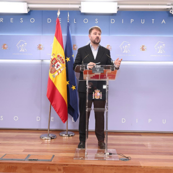 Sumar propone limitar a 110 km/h la velocidad en autopistas para ahorrar energía, como en la etapa de Zapatero Sumar propone limitar a 110 km/h la velocidad en autopistas para ahorrar energía, como en la etapa de Zapatero