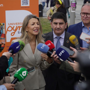 La vicepresidenta segunda del Gobierno y ministra de Trabajo y Economía Social, Yolanda Díaz, atiende a los medios de comunicaciónantes de clausurar el proyecto itinerante 'Formación en Ruta' Gustavo de la Paz - Europa Press