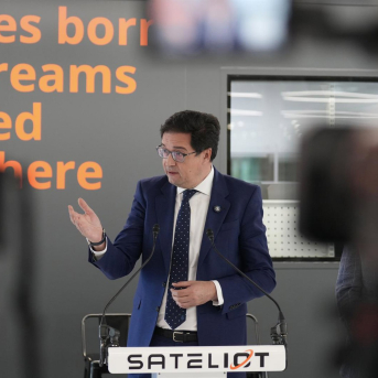 El ministro para la Transformación Digital, Óscar López, durante una visita a Sateliot, a 8 de abril de 2026, en Barcelona, Catalunya (España). David Zorrakino - Europa Press El ministro para la Transformación Digital, Óscar López, durante una visita a Sateliot, a 8 de abril de 2026, en Barcelona, Catalunya (España). David Zorrakino - Europa Press