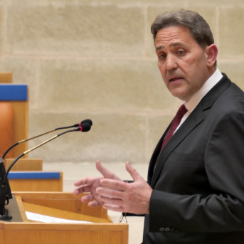 El Parlamento riojano respalda al Gobierno autonómico y reclama vacunación preventiva contra la dermatosis nodular