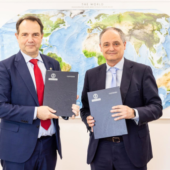 Enaire y la UPM crean una cátedra de gestión de tráfico aéreo con una inversión anual de 55.000 euros ENAIRE