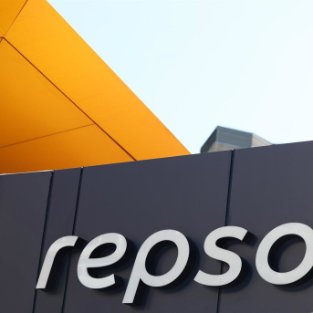 Una estación de servicio Repsol con la nueva imagen de marca Marta Fernández - Europa Press