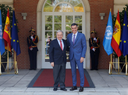 El presidente del Gobierno, Pedro Sánchez (d), recibe al secretario general de Naciones Unidas, António Guterres (i), en el Palacio de la Moncloa, en una imagen de archivo. Eduardo Parra - Europa Press