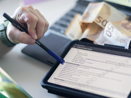 (Foto de ARCHIVO) Vista de la declaración de la renta en una tablet EDUARDO PARRA / EUROPA PRESS