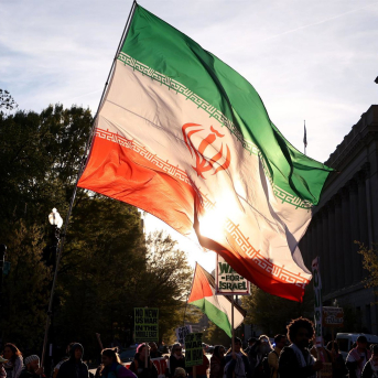 Bandera de Irán en una manifestación Europa Press/Contacto/Gent Shkullaku