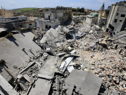 Edificios destruidos por los ataques aéreos israelíes en Zrariye, en el sur de Líbano Europa Press/Contacto/Ali Hashisho