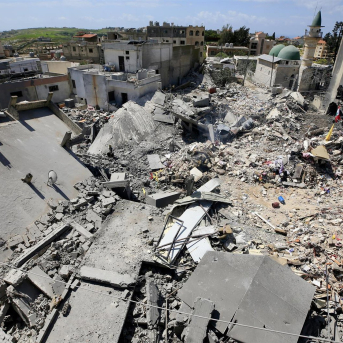 Edificios destruidos por los ataques aéreos israelíes en Zrariye, en el sur de Líbano Europa Press/Contacto/Ali Hashisho