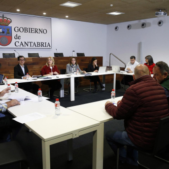 Cantabria convoca a la Mesa Láctea para frenar la caída del precio de la leche