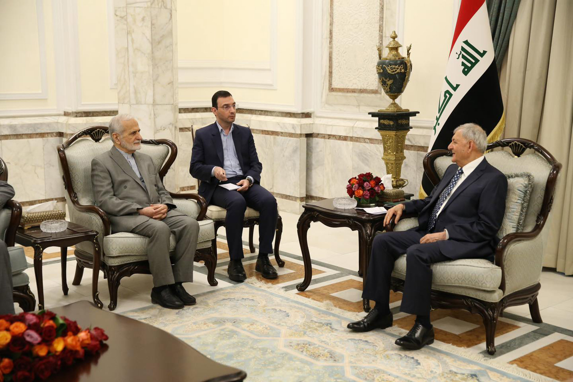 El exministro de Exteriores iraní, Kamal Jarazi (izquierda), en una visita oficial a Irak en 2023 Europa Press/Contacto/Iraqi Presidency Office