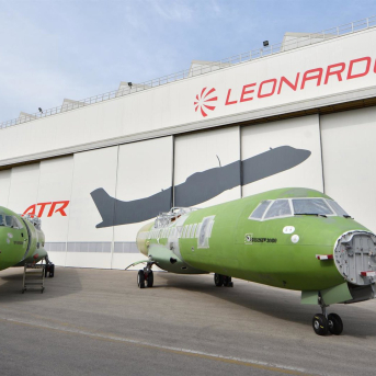 Leonardo produces the entire fuselage and the vertical and horizontal tail stabilisers, made of composite material, for all ATR, including the new STOL version (for landing on runways under 800 metres) and the cargo version. LEONARDO Leonardo produces the entire fuselage and the vertical and horizontal tail stabilisers, made of composite material, for all ATR, including the new STOL version (for landing on runways under 800 metres) and the cargo version. LEONARDO